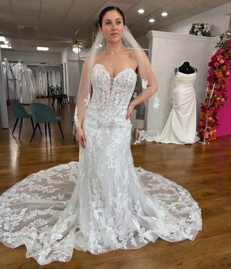bride wearing a strapless sweetheart wedding dress