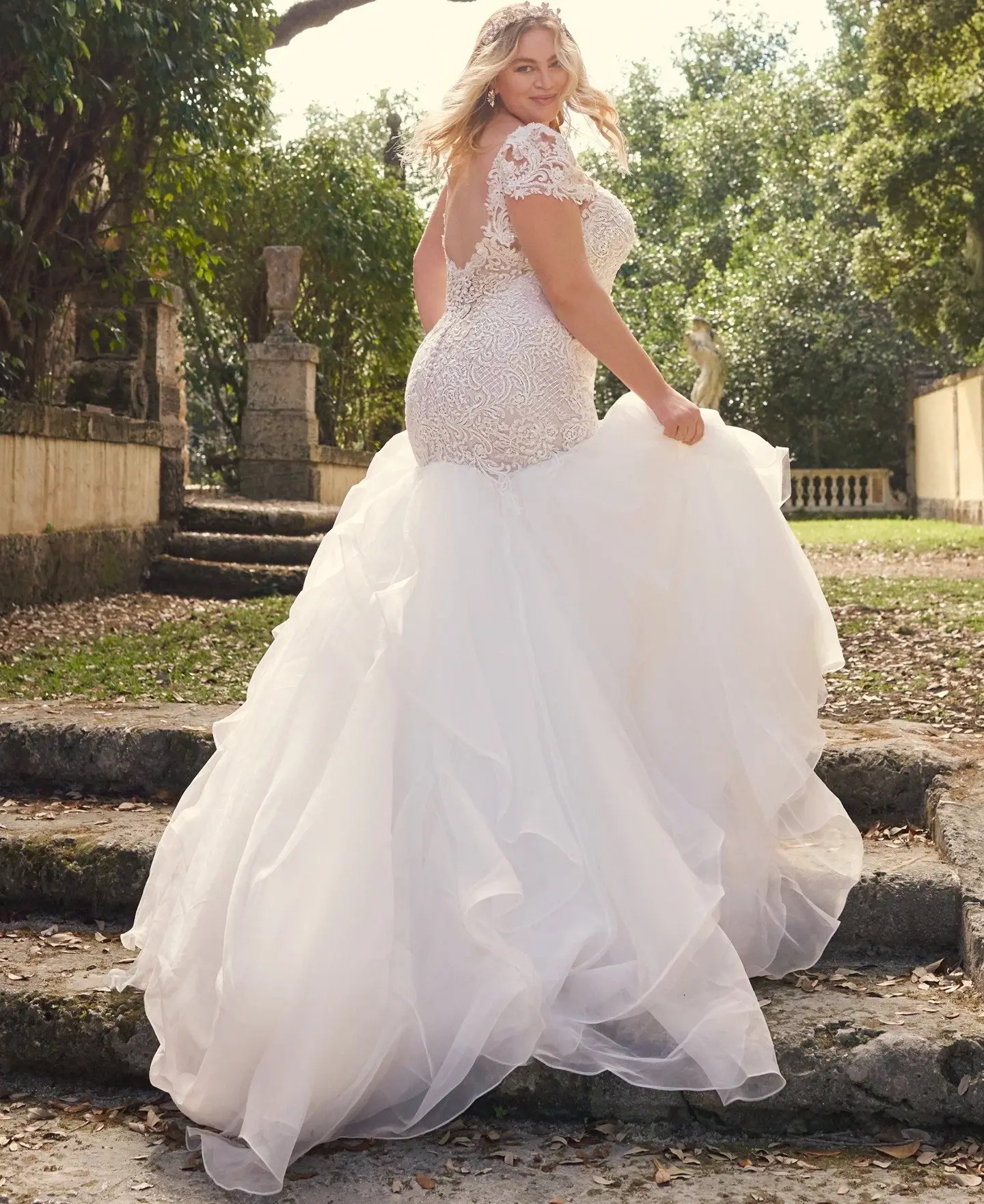 Beautiful Curvy Bride Event Main Image