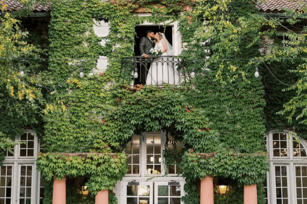 Bride and groom sharing a kiss on the second floor of the Ravisloe Country Club