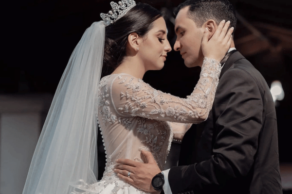 Wedding Veil Styles: How to Choose the Perfect Veil for Your Gown Image