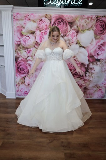 Style 22532 #3 Off-White thumbnail