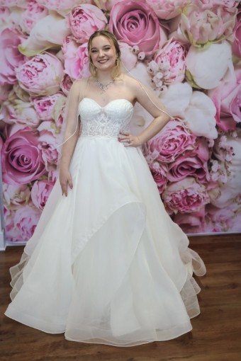 Style 22532 #5 Off-White thumbnail